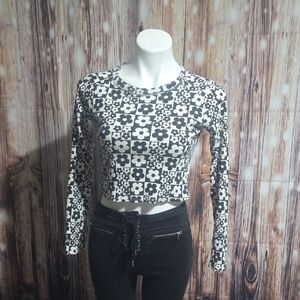 Wild Fable Black and White Fitted Crop Blouse